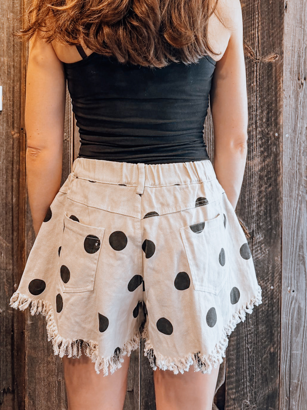 Gepunktete Shorts in Taupe mit Fransen – Made in Italy