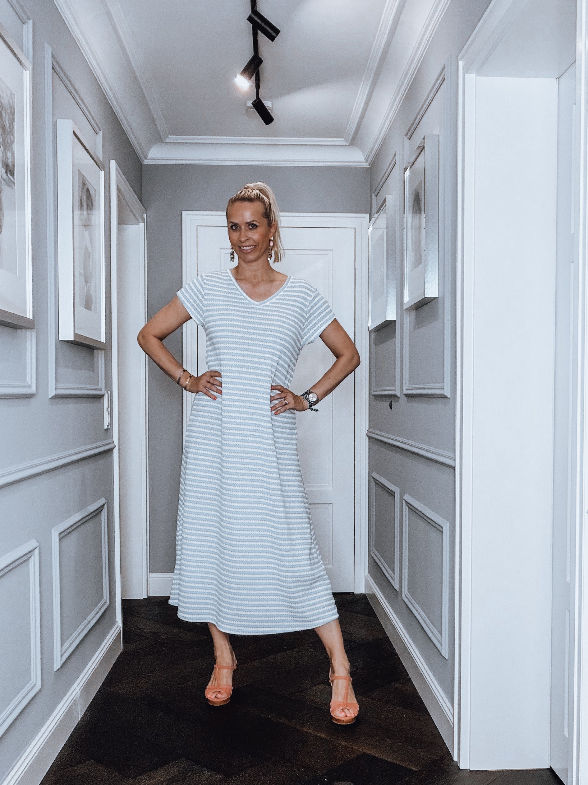 Gestreiftes Sommerkleid in Hellblau/Weiß | 95 % Baumwolle | Gr. 36–42