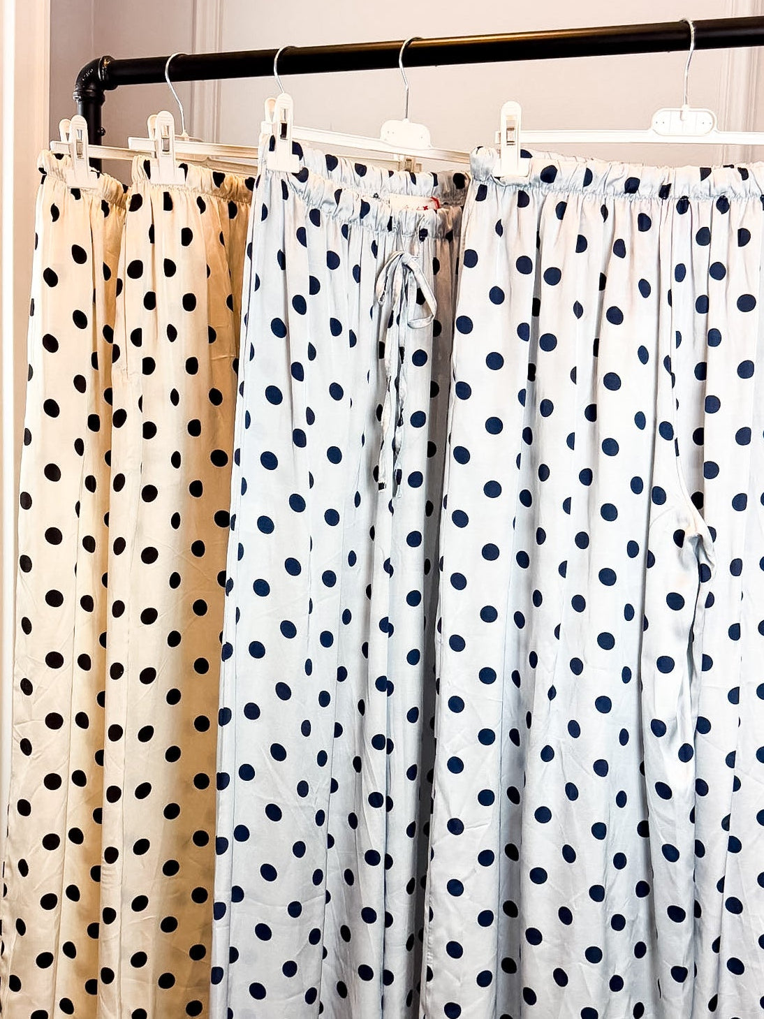 HOSE hellblau mit blauen Punkten