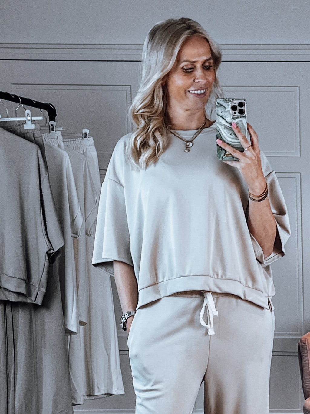 HOSE Butterstoff in Taupe