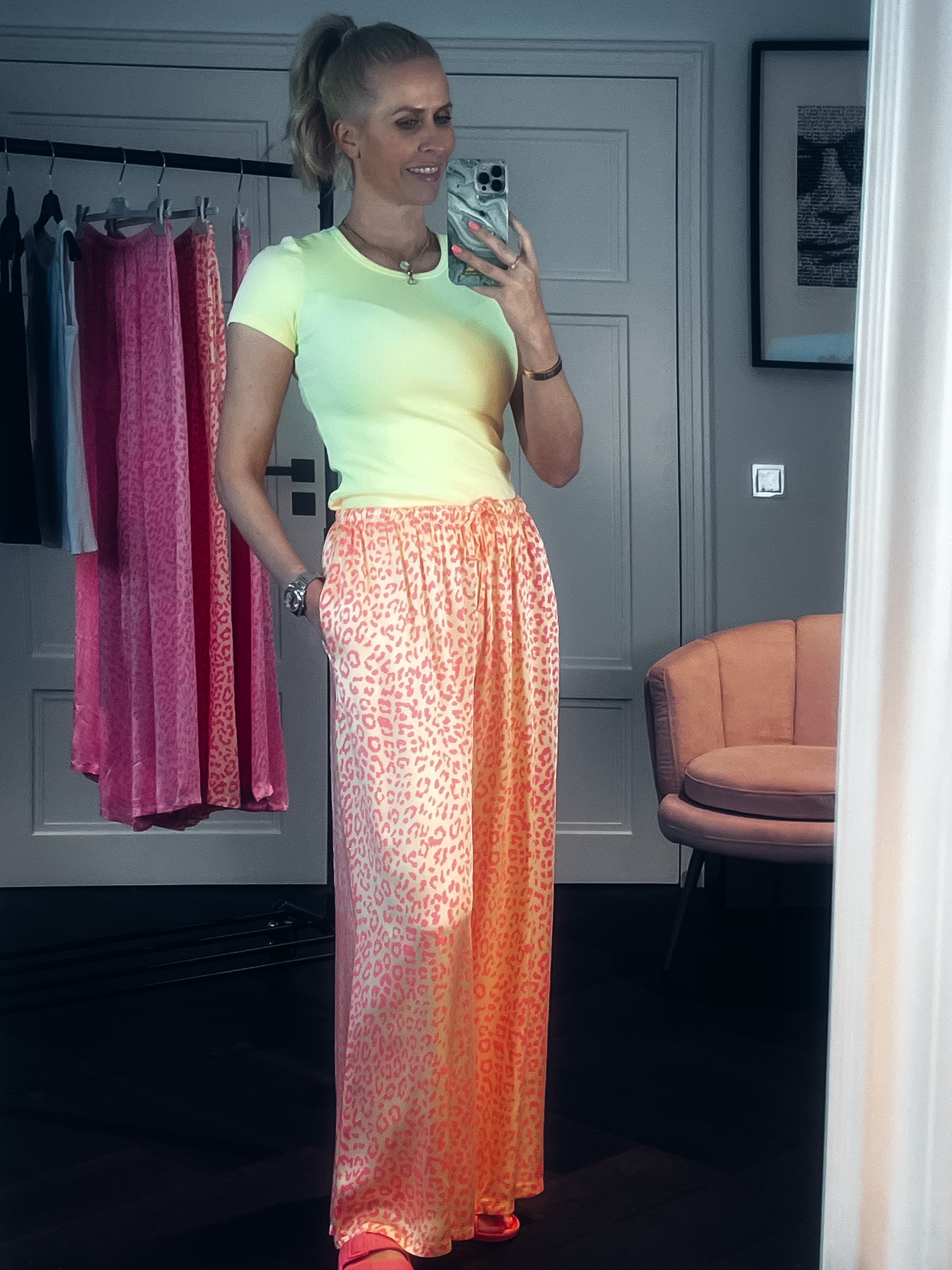 HOSE Leoprint Buttergelb mit Neonpink