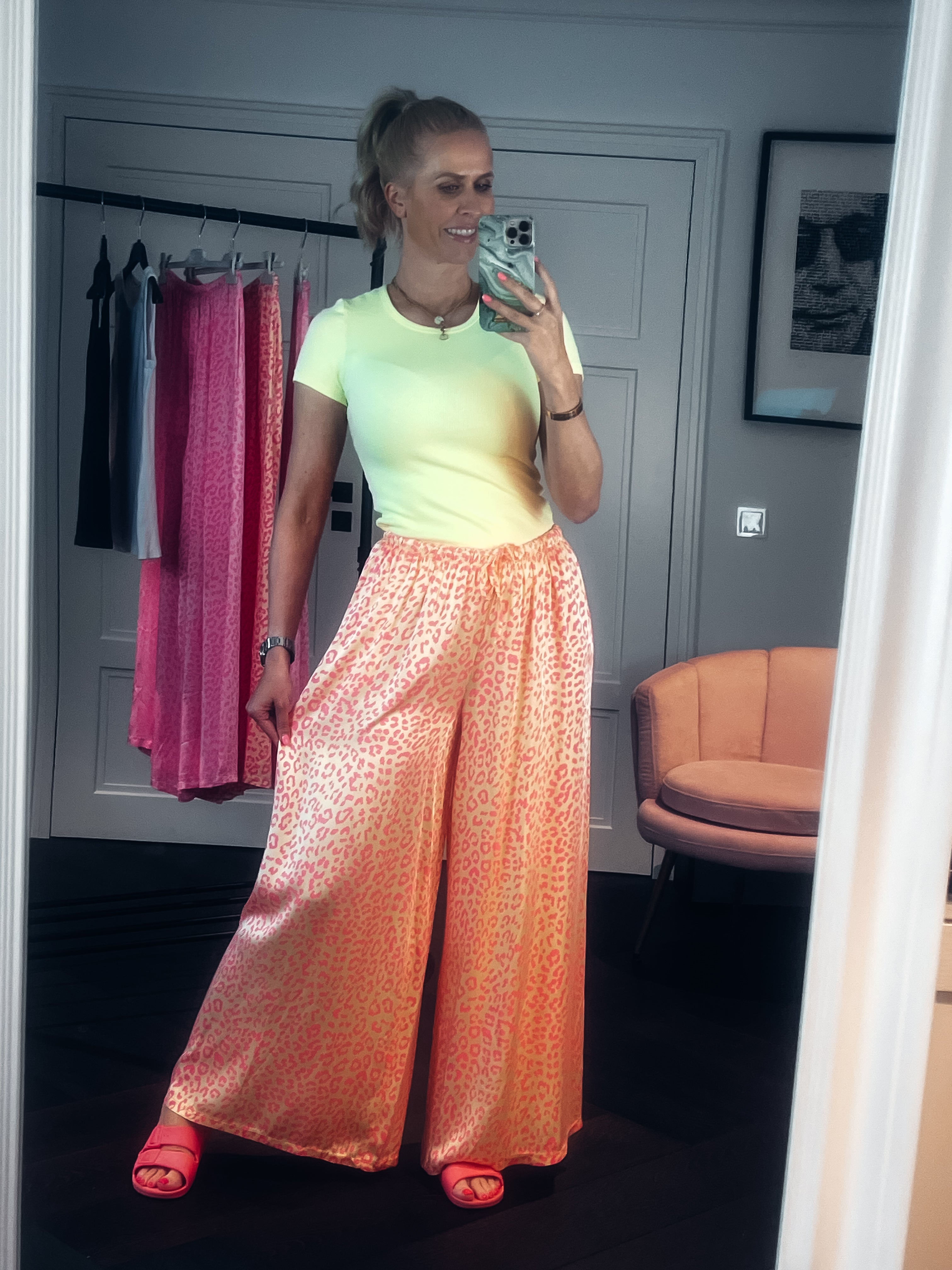 HOSE Leoprint Buttergelb mit Neonpink