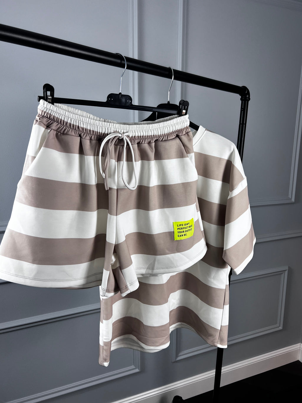 ZWEITEILER beige und weiß gestreift